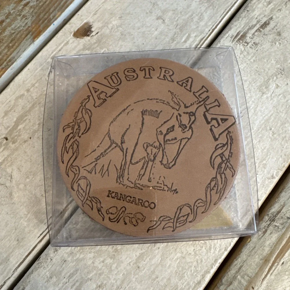 NEW / UNUSED / UNOPENED 6 LEATHER COASTERS 